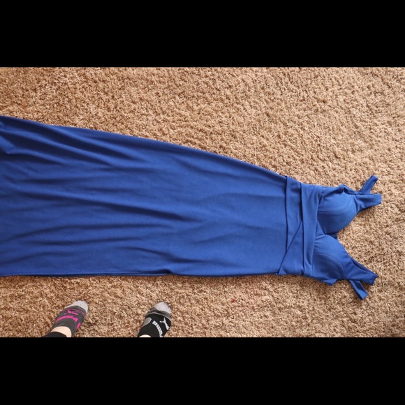 Dresses - Picture 3 of 4